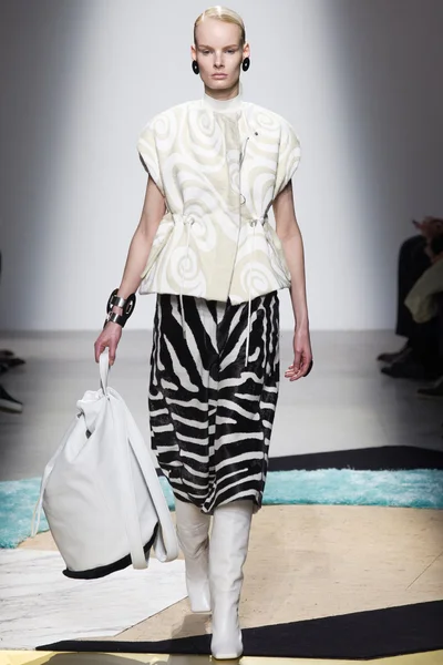 Look 37
